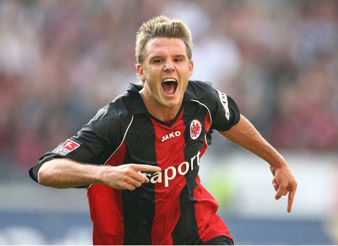 仍略顯被動 仍略顯被動