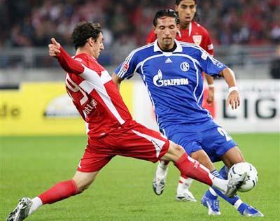 欧联杯16强首回合| 英超双雄皆不胜 曼联成唯一不败之师.